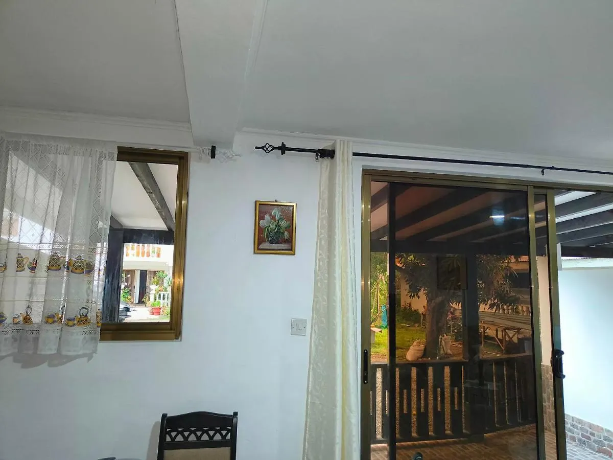 Alpha & Omega Apartment Seychelles 보발롱 세이셸